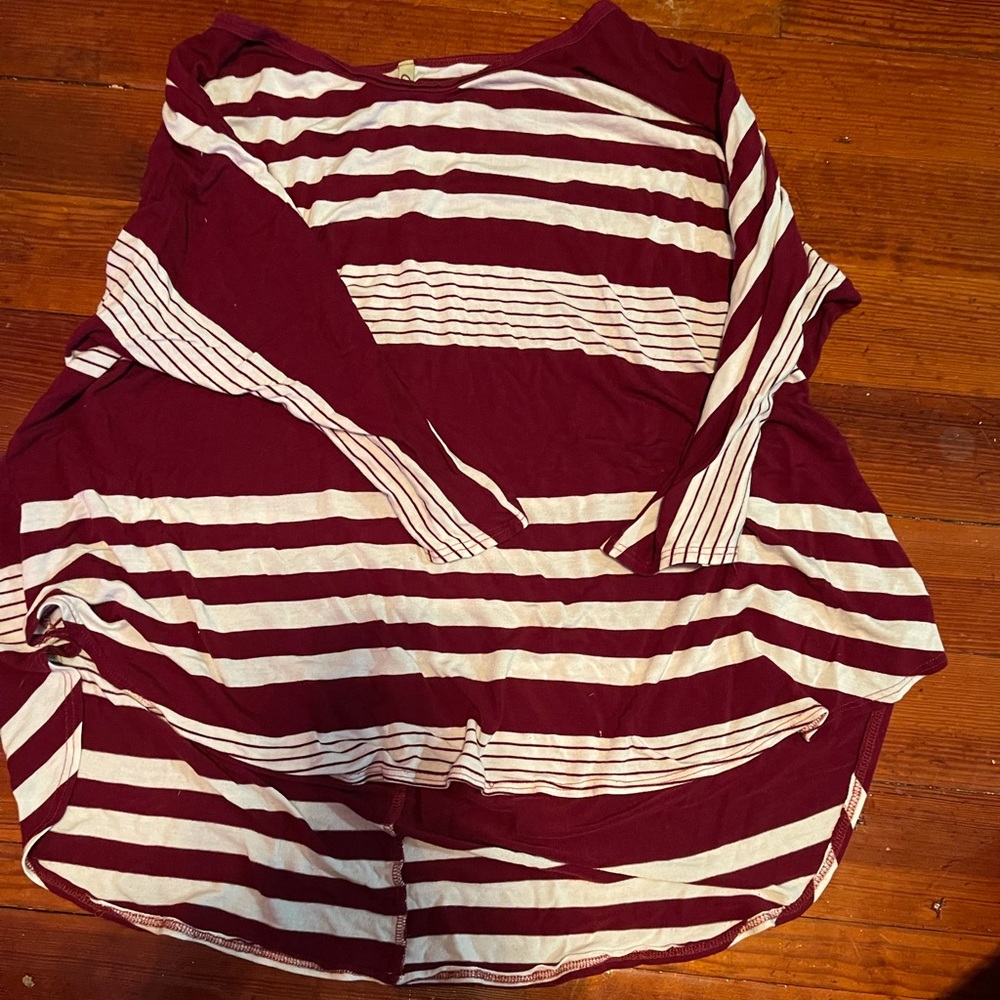 Quarter sleeve maroon top